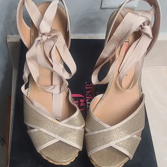 Women's Lace-Up Wedge - Picture 2 of 4